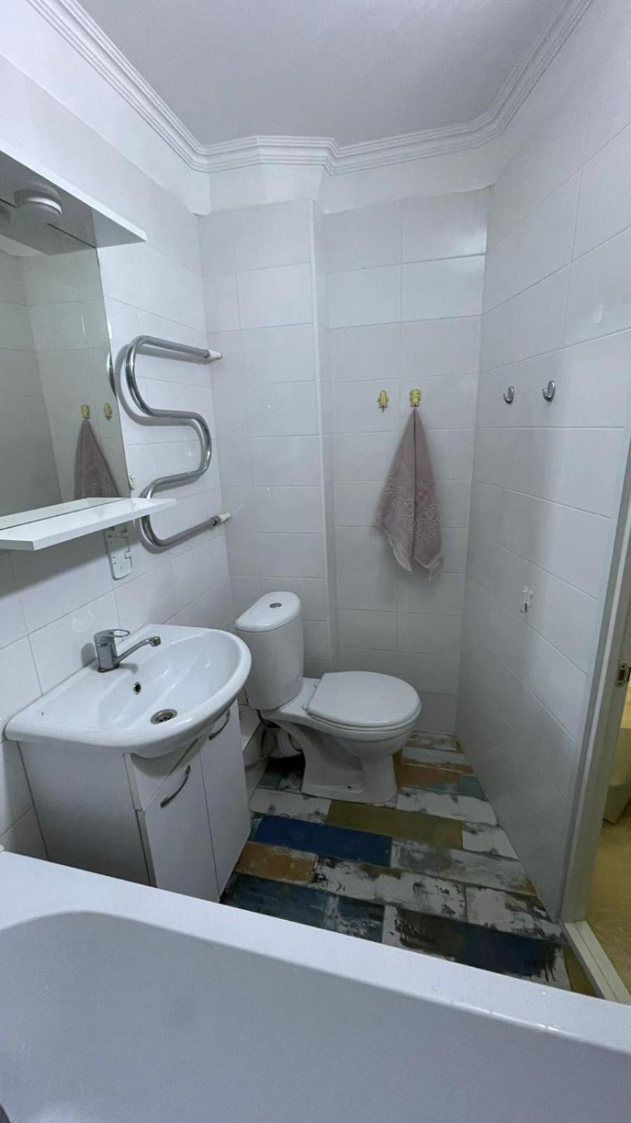 между правым и левым берегом, рядом с набережной на улице габдуллина Apartment Nur-Sultan (Astana)